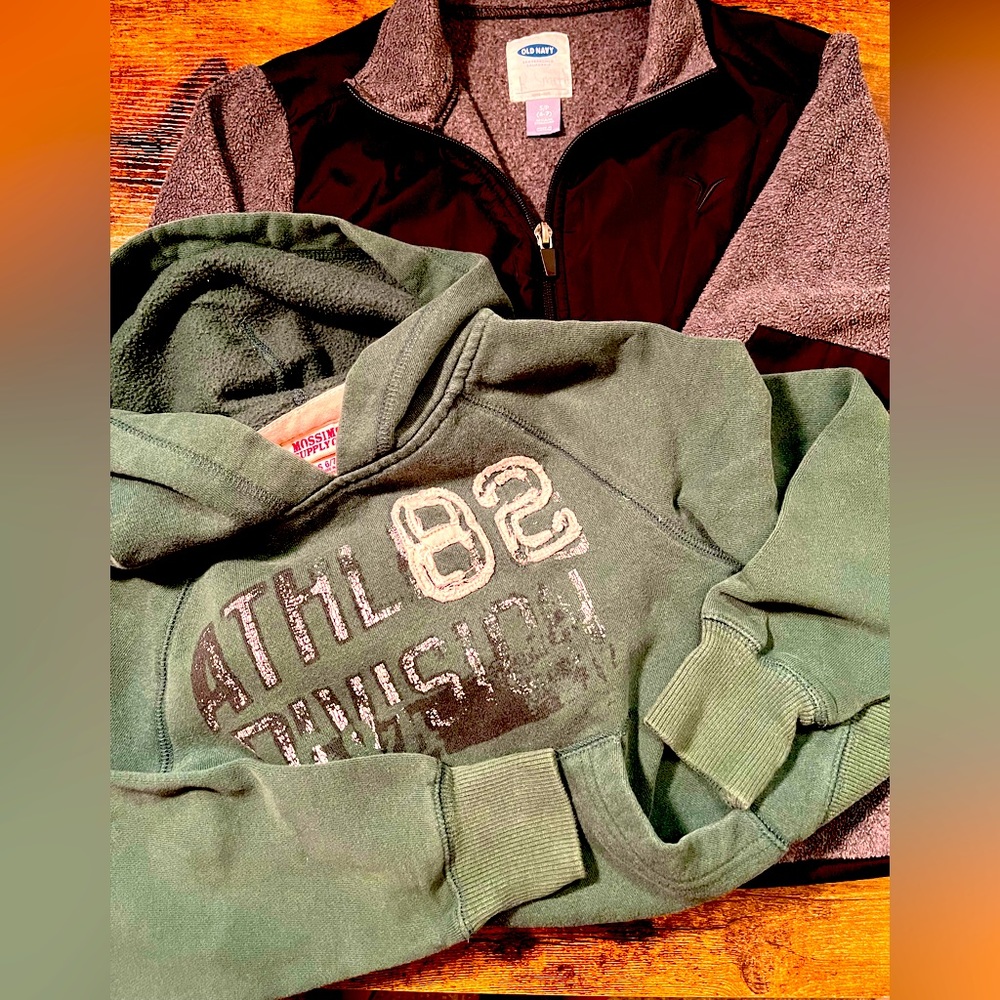 Lot of 2 boys' sweatshirts